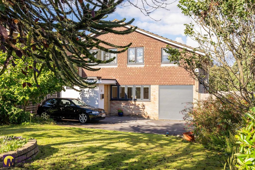 Ducketts Mead, Roydon, Harlow 4 bed detached house £695,000