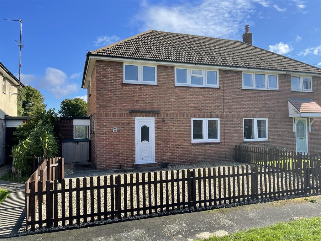Lowgate Crescent, Gedney Dyke, Spalding 3 bed semidetached house £