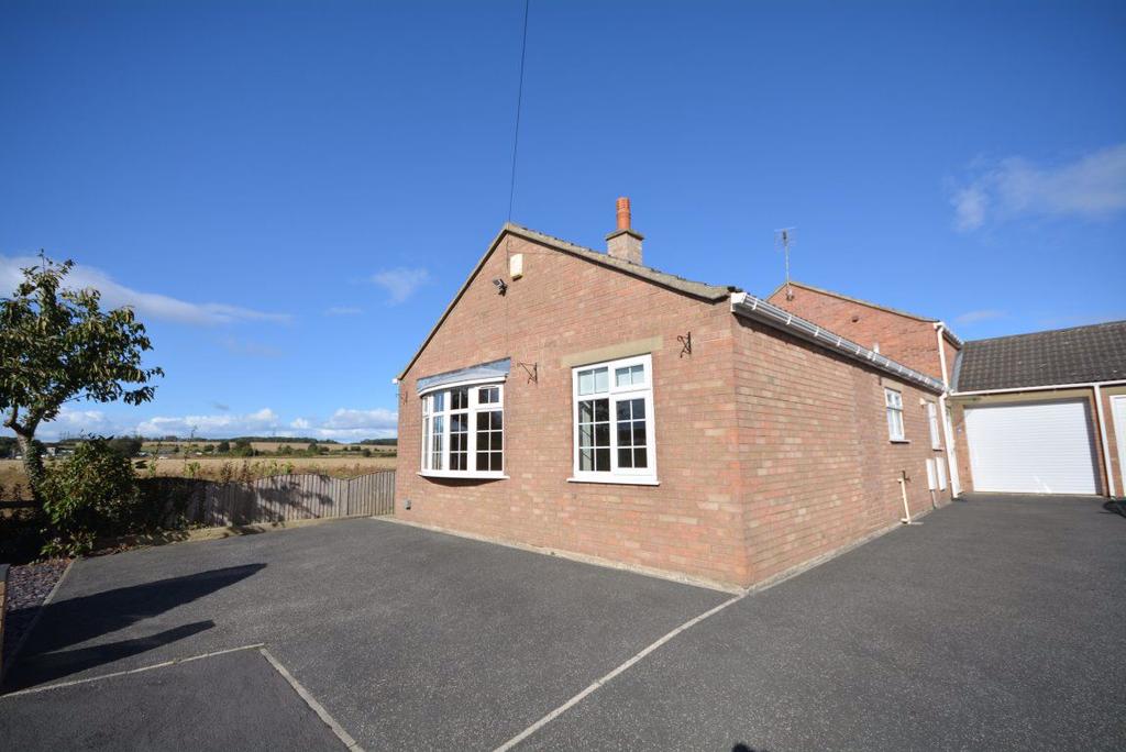 The Paddock, Burton Salmon, LS25 3 bed detached house £1,000 pcm (£
