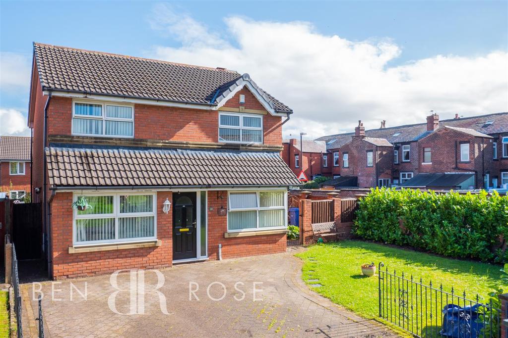 Heather Close, Chorley 3 bed detached house £239,995