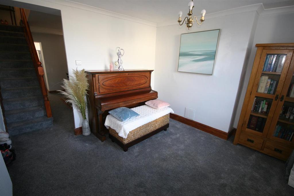 Abergele Road, Llanddulas, Abergele 5 bed detached house £350,000