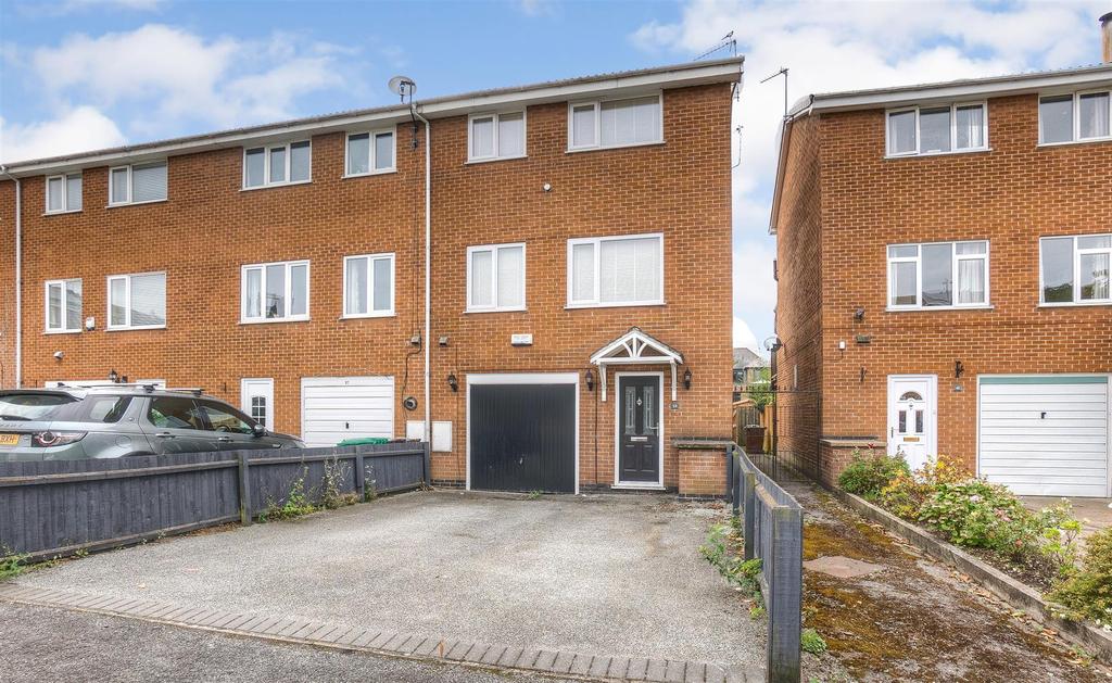 Aaron Close, wilford Village, Nottingham 3 bed townhouse £275,000