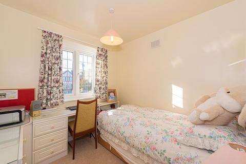 37 Fiddicroft Avenue, Banstead, SM7 3AD