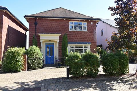 2 bedroom detached house for sale - Redwood Drive, Winkton, Christchurch, BH23