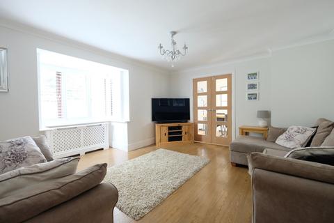 3 bedroom detached house for sale - Wilkinsons Mead, Chelmer Village, Chelmsford, CM2