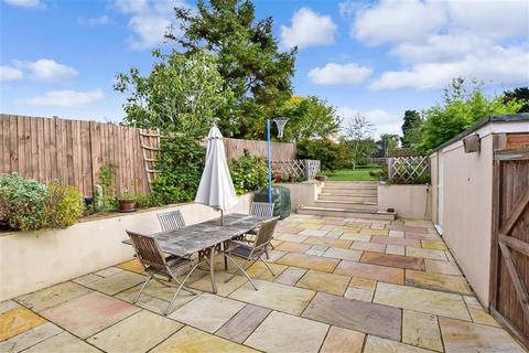 64 Castlefields, Istead Rise, Gravesend, DA13 9EJ