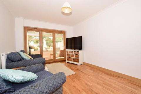 64 Castlefields, Istead Rise, Gravesend, DA13 9EJ
