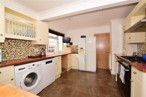 64 Castlefields, Istead Rise, Gravesend, DA13 9EJ