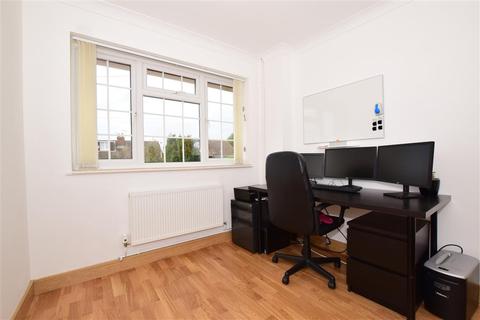 64 Castlefields, Istead Rise, Gravesend, DA13 9EJ