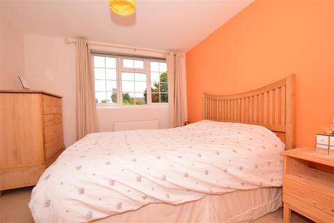 64 Castlefields, Istead Rise, Gravesend, DA13 9EJ