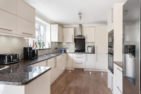 31 Costons Avenue, Greenford, UB6 8RJ