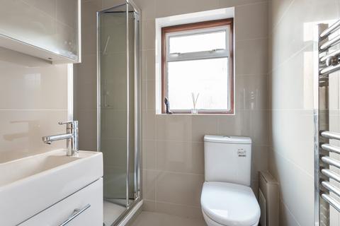 31 Costons Avenue, Greenford, UB6 8RJ