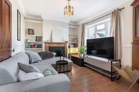 31 Costons Avenue, Greenford, UB6 8RJ