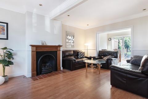 31 Costons Avenue, Greenford, UB6 8RJ