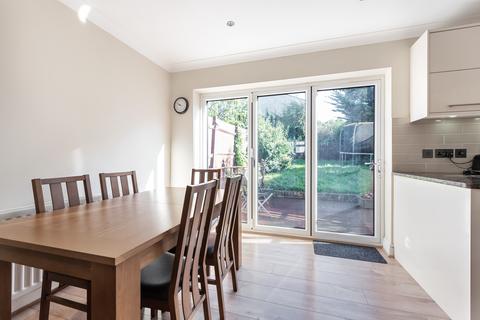 31 Costons Avenue, Greenford, UB6 8RJ