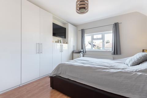 31 Costons Avenue, Greenford, UB6 8RJ