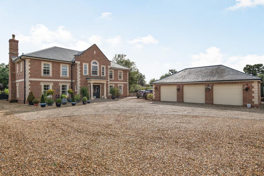 Norwich Common, Wymondham, NR18 6 bed detached house £1,300,000