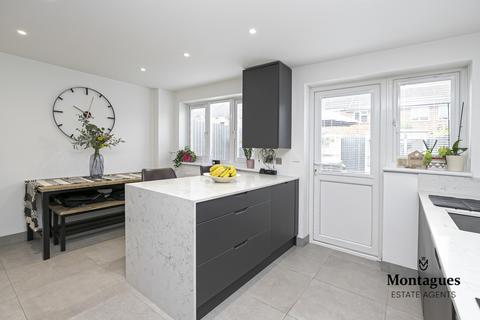 10 Hampden Close, North Weald, Epping, CM16 6JX
