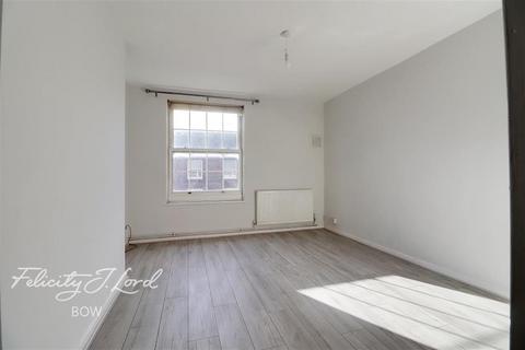 2 bedroom flat to rent, Baxter House, E3