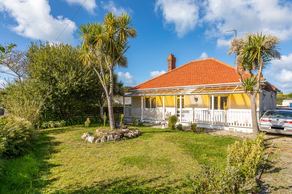 Le Francais, Vale, Guernsey Plot £625,000