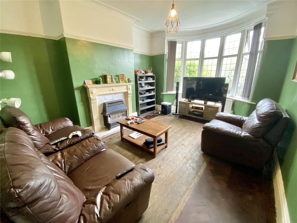 Kingsway, West Point, Manchester, M19 3 bed semidetached house £300,000