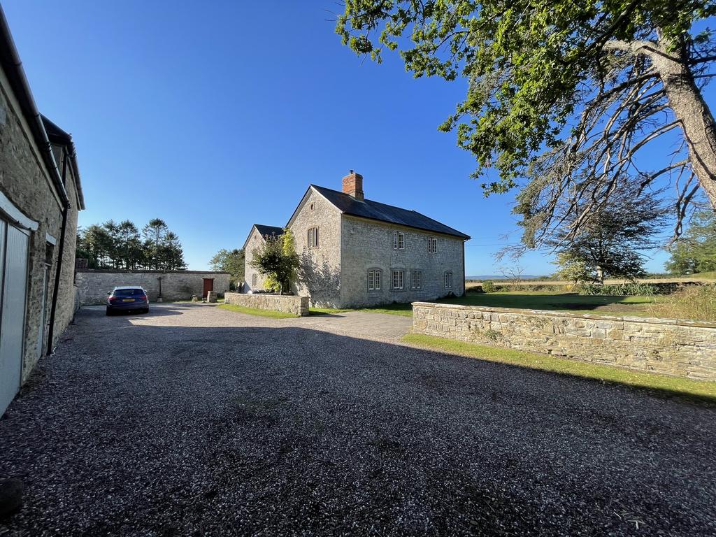 Curry Rivel, Langport TA10 3 bed semidetached house £1,400 pcm (£323 pw)