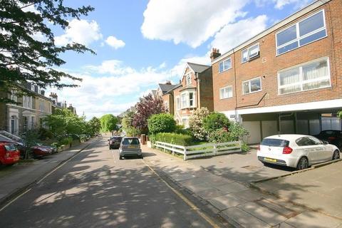 1, Spire Court Onslow Road, Richmond, TW10 6QG