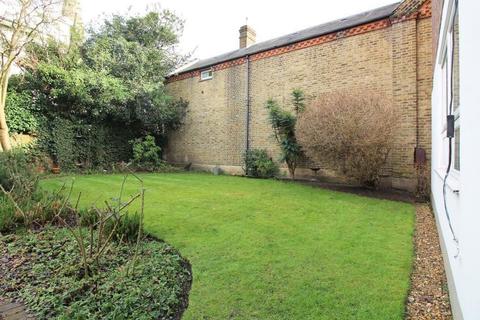 1, Spire Court Onslow Road, Richmond, TW10 6QG