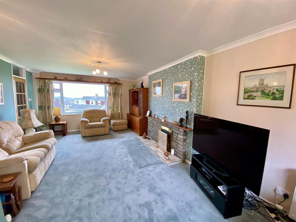 Parklands Road, Norman Hill, Dursley... 4 bed semidetached house £