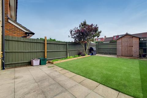 4 Cranesbill Close, London, SW16 5QL