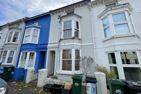 Studio to rent, 66 Stanley Road,