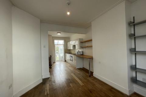 Studio to rent, 66 Stanley Road,