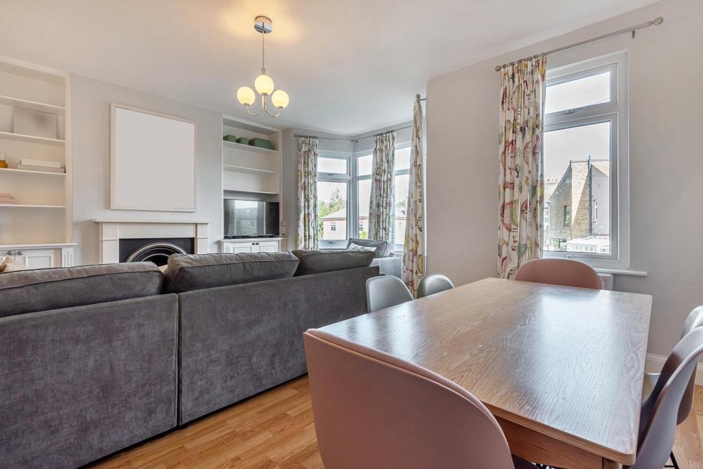 Richmond Road, Raynes Park 4 bed flat £750,000