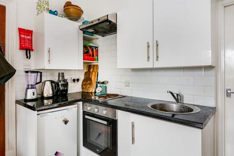 Studio to rent, Parsifal Road, West Hampstead, NW6