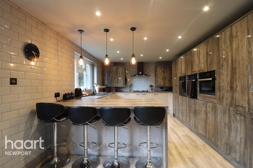 Cot Hill, Newport 4 bed detached house £410,000
