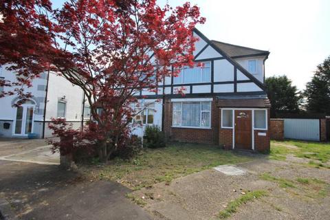 1 bedroom in a house share to rent, Church Stretton Road, Hounslow, TW3