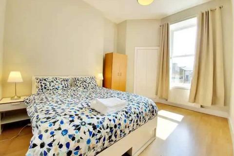 4 bedroom flat to rent, Argyle Street, Finnieston, Glasgow, G3