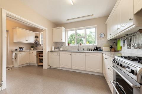 2 Holland Way, Bromley, BR2 7DN