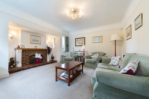 2 Holland Way, Bromley, BR2 7DN