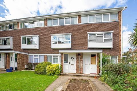 29 Stuart Road, Richmond, TW10 7QU