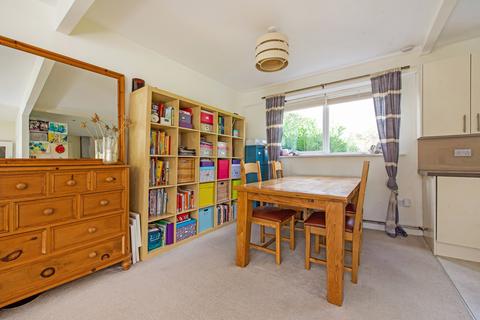 29 Stuart Road, Richmond, TW10 7QU