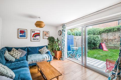 2 Lockwood Close, London, SE26 4HY