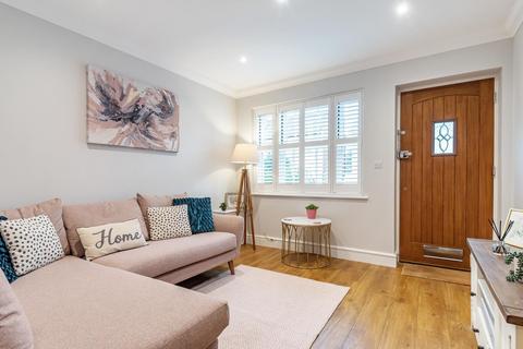 72b Kings Road, Godalming, GU7 3ES