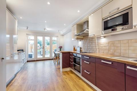 72b Kings Road, Godalming, GU7 3ES