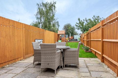 72b Kings Road, Godalming, GU7 3ES
