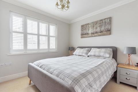 72b Kings Road, Godalming, GU7 3ES