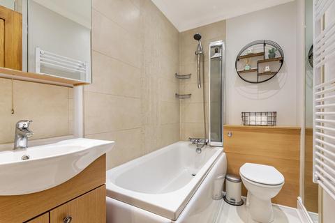 72b Kings Road, Godalming, GU7 3ES
