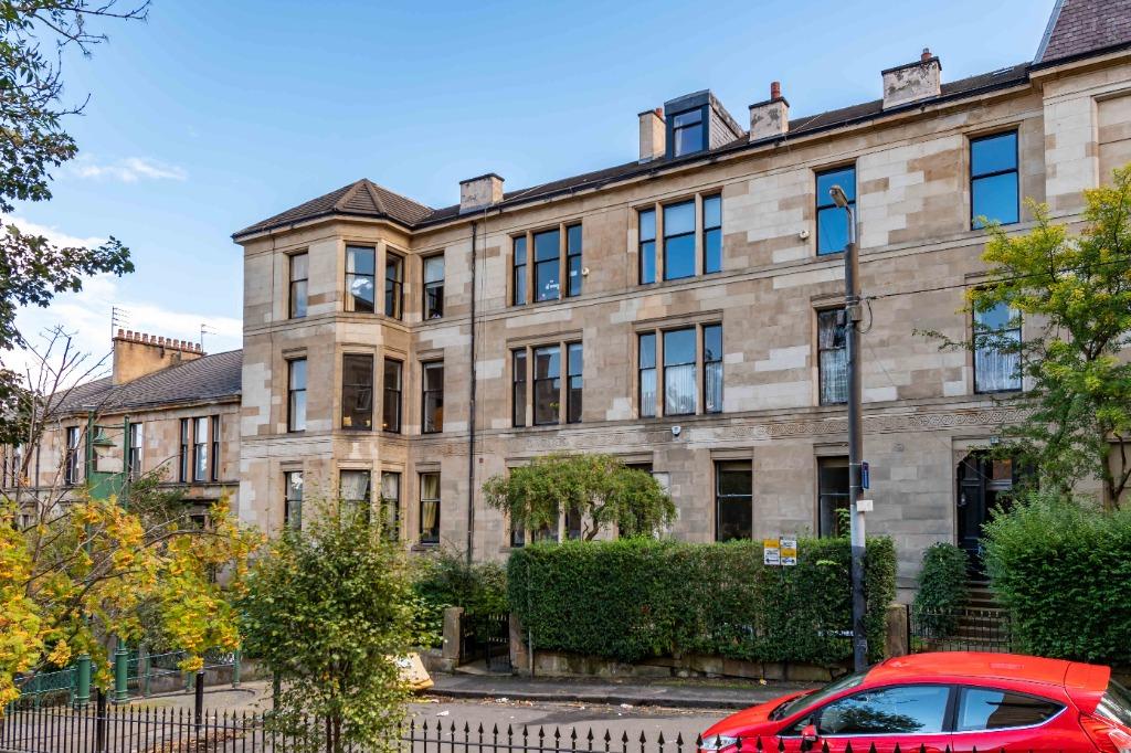 Hillhead Street, Flat 1/2, Hillhead, Glasgow, G12 8PR 4 bed flat £325,000