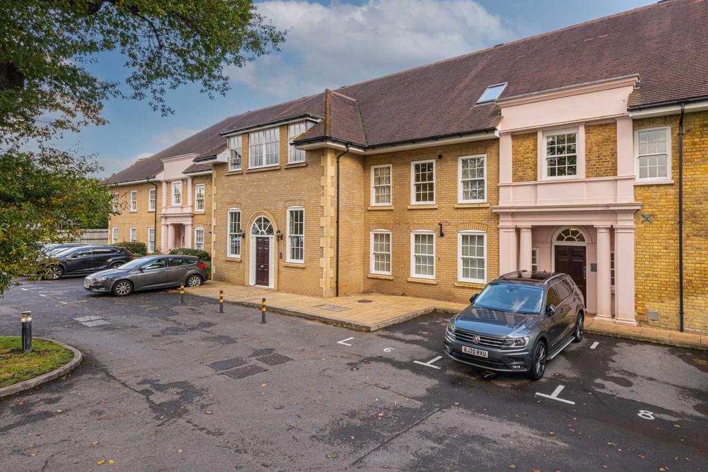 Holmewood House, Banstead 2 bed apartment to rent £1,700 pcm (£392 pw)