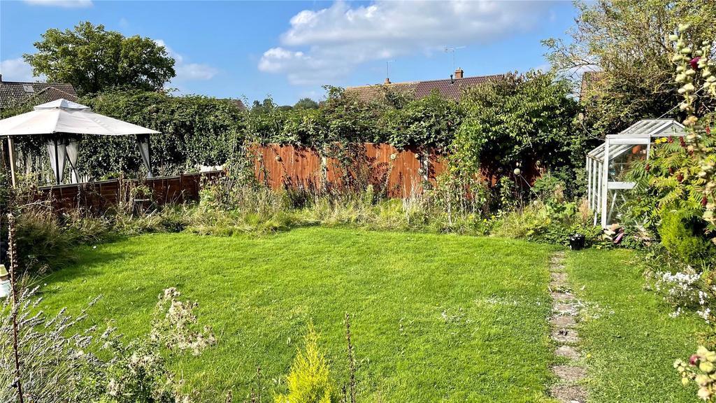 Forest Road, Binfield, Bracknell, RG42 2 bed bungalow £350,000